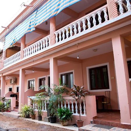 Stanleys Guest House Baga Ngoại thất bức ảnh